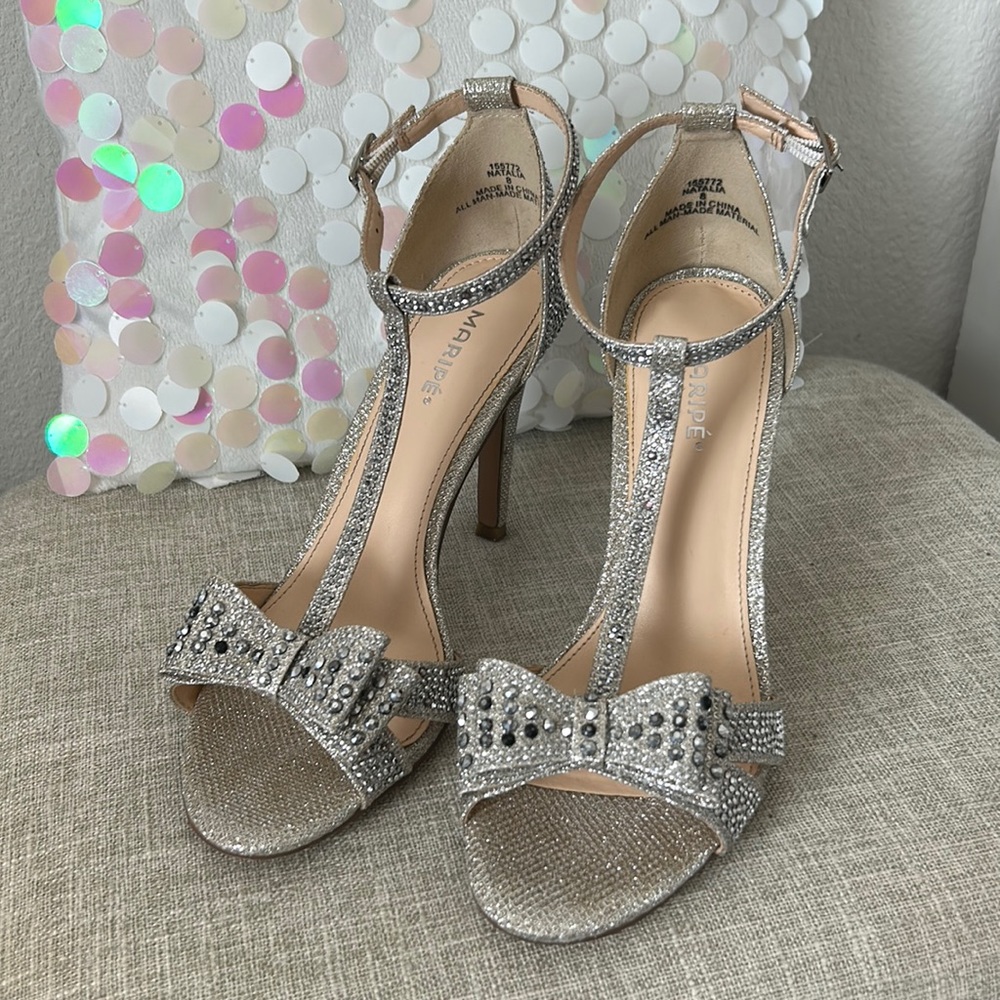 Bow silver heels